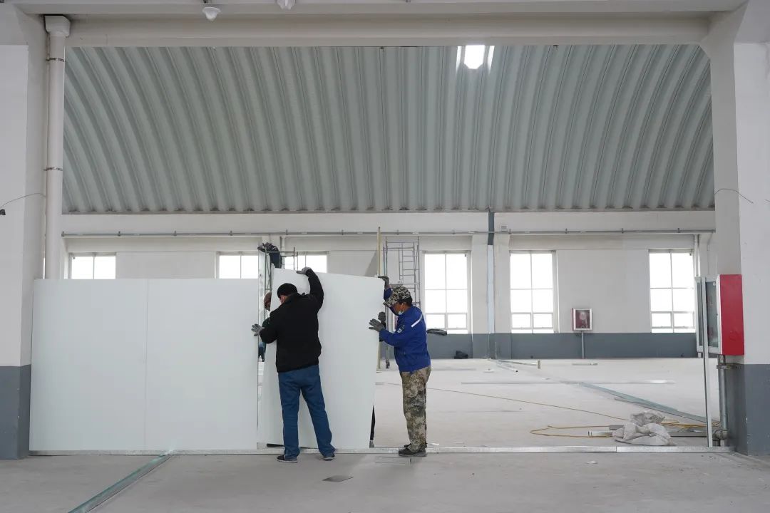 疫情就是命令，潔凈板材廠家宏鑫源緊急馳援多地方艙醫(yī)院建設(shè)(圖7)